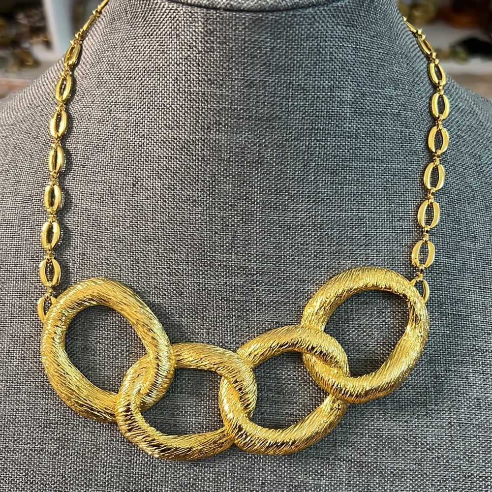 Vintage gold tone chunky chain necklace